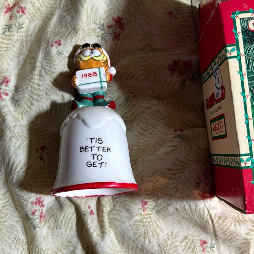 COPY - Garfield Holiday Christmas Bell 1988 Tis Better to Get